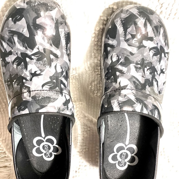 Like New Sanita Original Danish Womens Clog / Leather Upper/ Size 40 - US Wom9 - Picture 9 of 10